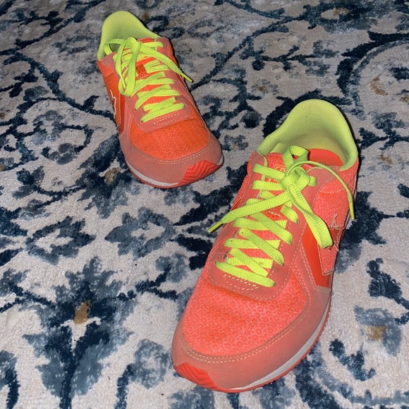 Neon Converse - Picture 2 of 8